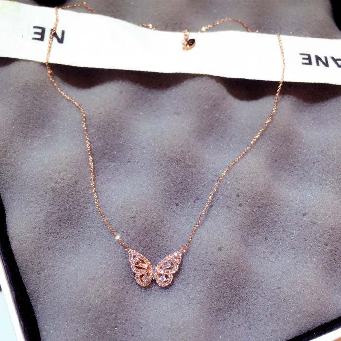 Collier avec pendentif papillon