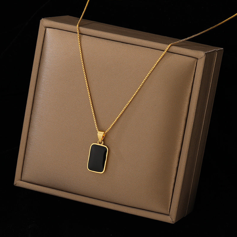 Collier pendentif rectangulaire